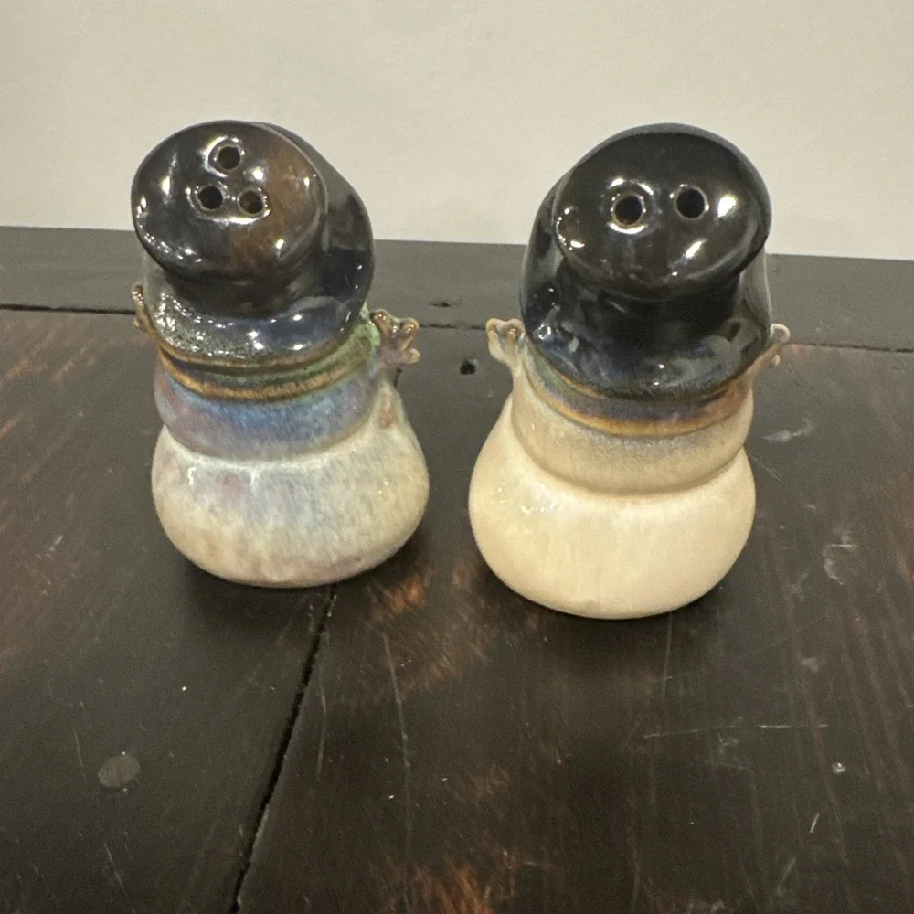 Pottery Snowman Salt‎ And Pepper Shakers Mixed Glaze Natural Finish